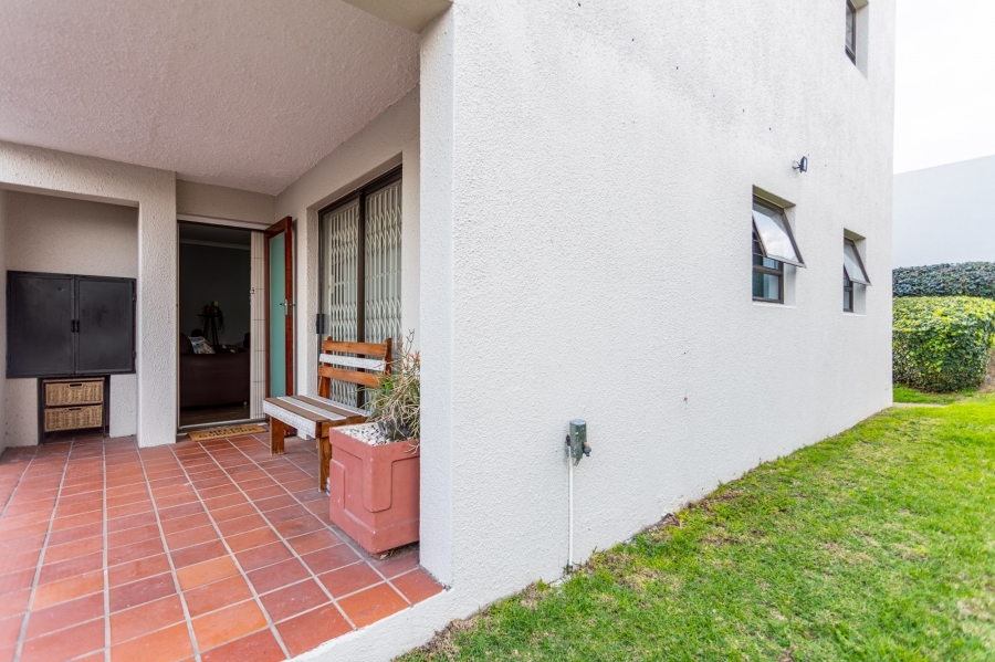 2 Bedroom Property for Sale in Loevenstein Western Cape